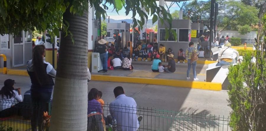 Criminal bloqueo de Sección XXII de la CNTE ¡Asesinos!: Alfredo Martínez de Aguilar