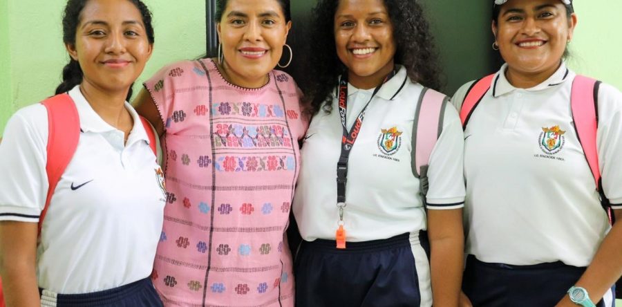 Entrega Gobierno de Oaxaca apoyos en la Costa, a través de programas de la Sepia