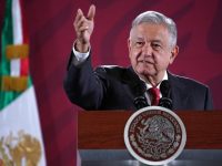 AMLO ‘manda’ a alcaldes a protestar a San Lázaro; justifica uso de gas lacrimógeno