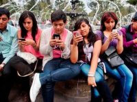 El 75% de adolescentes y padres mexicanos, adictos al celular