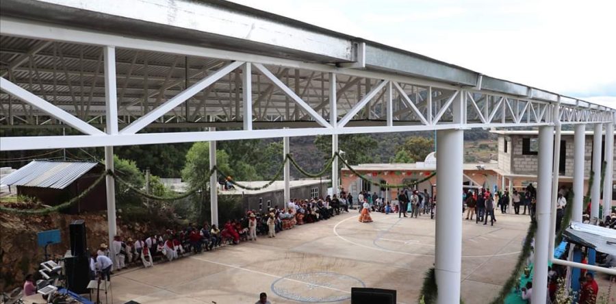 Presidente Municipal de Tlaxiaco inaugura techado de usos múltiples en Yucuhillo San Miguel Progreso.