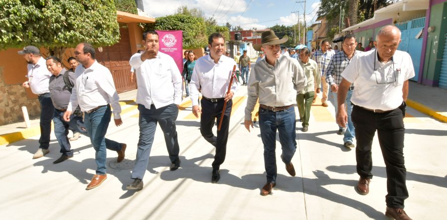 Recorre Oswaldo García la agencia Candiani; informa avances de renovación de luminarias