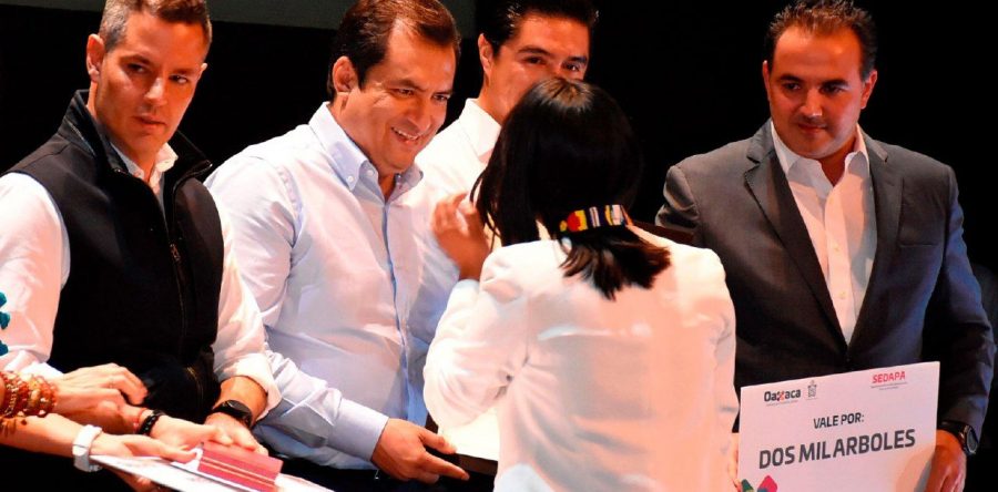 Jóvenes son agentes de cambio permanente, reconoce Oswaldo García