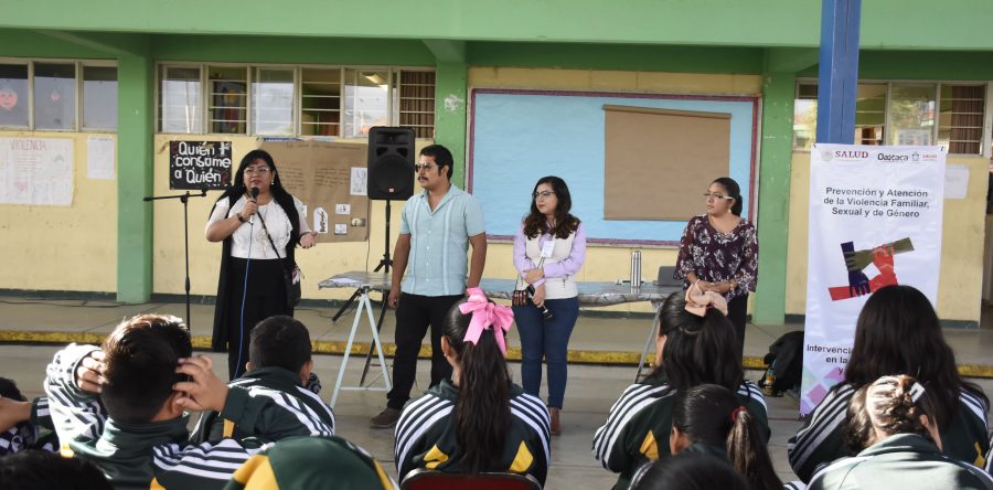 Orienta Caravana de los Derechos Humanos  del Ayuntamiento a estudiantes de Montoya