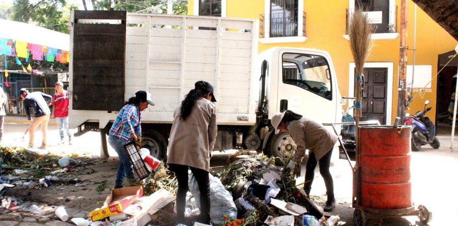 Recolecta Ayuntamiento capitalino 2,524 toneladas de basura por fiestas de muertos
