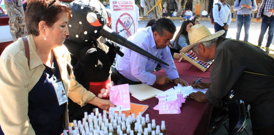 Atiende Caravana de Bienestar del Ayuntamiento a locatarios y clientes del Mercado de Abasto