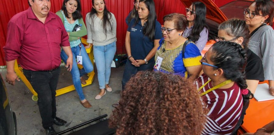 Trabajadoras de Administración participan en segunda etapa del Curso Mecánica de Emergencia