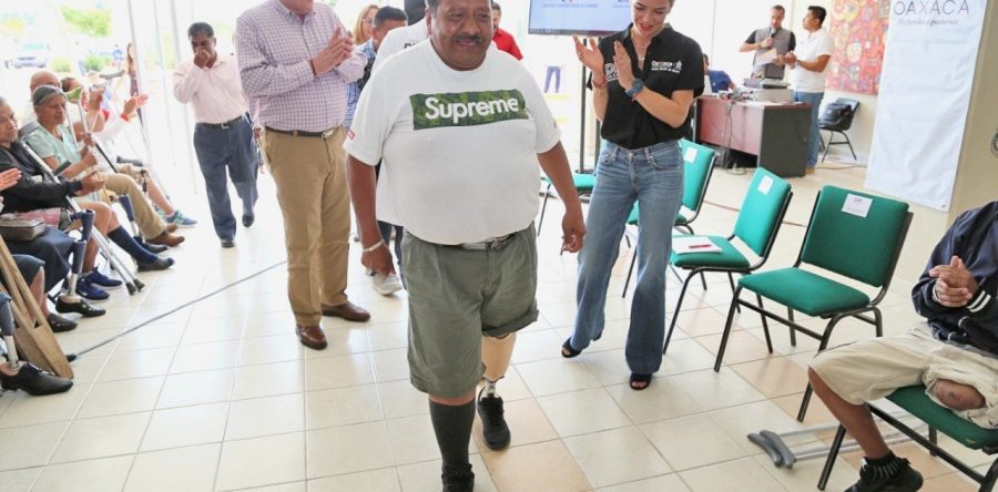 Gobierno del Estado y DIF Oaxaca entregan 22 prótesis elaboradas por manos oaxaqueñas y presupuesto cien por ciento del Estado