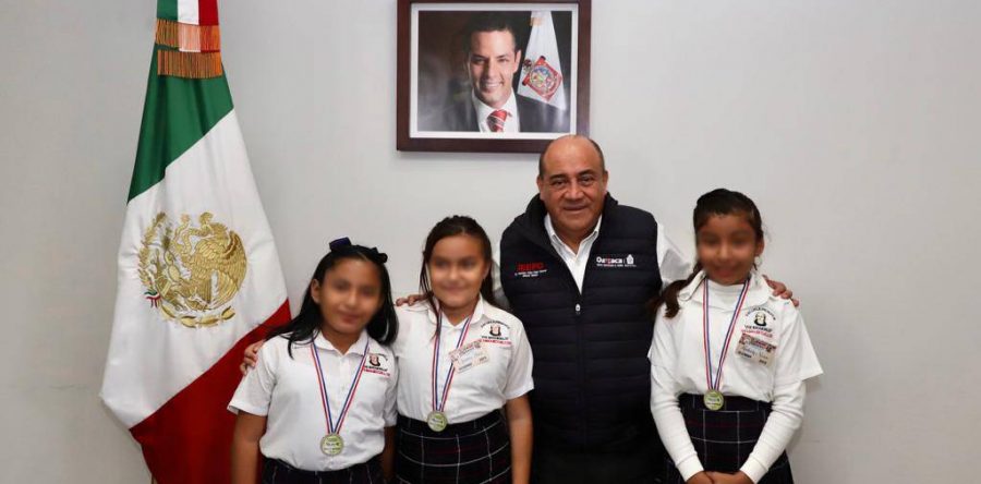 Felicita IEEPO a ganadoras de primer lugar en Muestra de Innovación en Ciencias y Tecnología en Paraguay