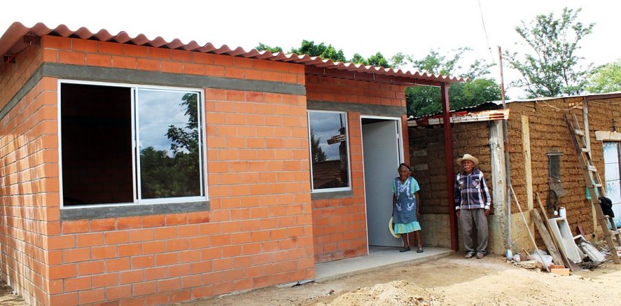 Avanza Sinfra en trabajos de construcción de 687 cuartos dormitorio en localidades de seis regiones