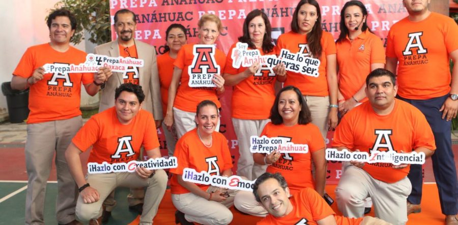 Dan la bienvenida a prepa Anáhuac en Oaxaca