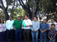 Instalarán árbol navideño elaborado con botellas de PET en Alameda de León