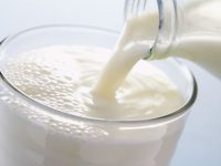 Productores exigen al Senado ley que advierta sobre ‘leche falsa’