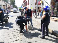 Libera Ayuntamiento de obstáculos calles del Centro Histórico con Operativo Barredora