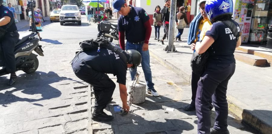 Libera Ayuntamiento de obstáculos calles del Centro Histórico con Operativo Barredora