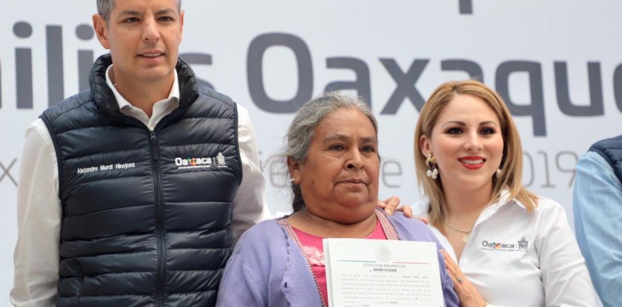 Entrega Gobierno de Oaxaca más de 14 mil títulos de propiedad y  certificados de posesión que brindan certeza jurídica