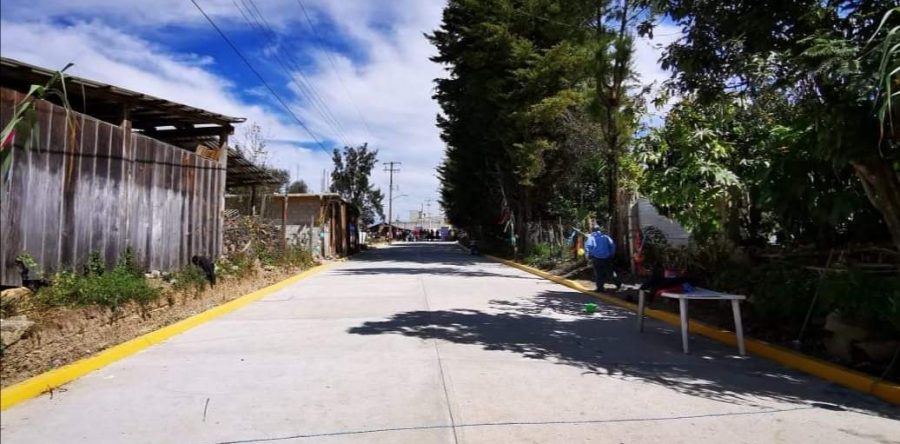 Presidente municipal de Tlaxiaco Gaudencio Ortiz Cruz entrega dos obras importantes a San Isidro Cuquila y La Lobera