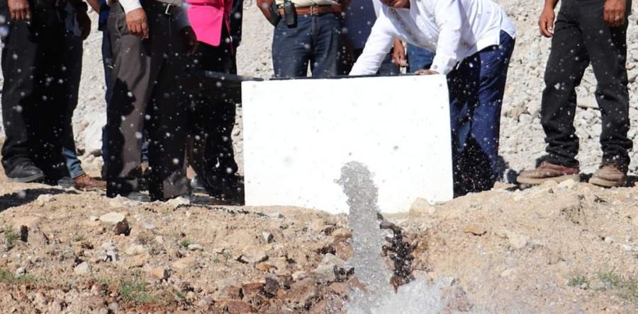 En Cañada María 2da demarcación, el edil de Tlaxiaco inaugura olla de captación de agua pluvial