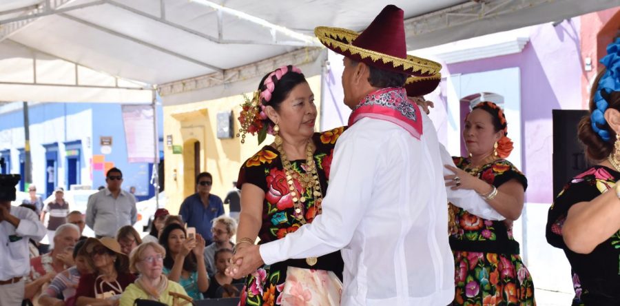 Inician festejos por 40 aniversario del Mercado de Artesanías