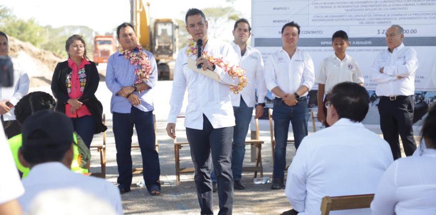 Entrega Alejandro Murat obras y acciones que fortalecen el desarrollo de Juchitán