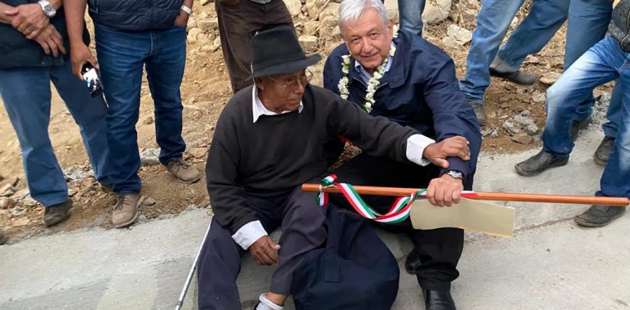 Reconoce AMLO el “tequio” como institución de ayuda mutua, única en el mundo