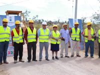 Presidente Municipal y Regidor de Obras, dan banderazo de inicio al mejoramiento del camino a Santo Domingo Huendio