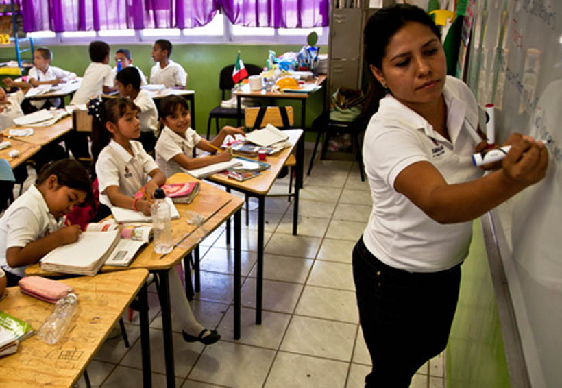 Quitan a maestros labores administrativas