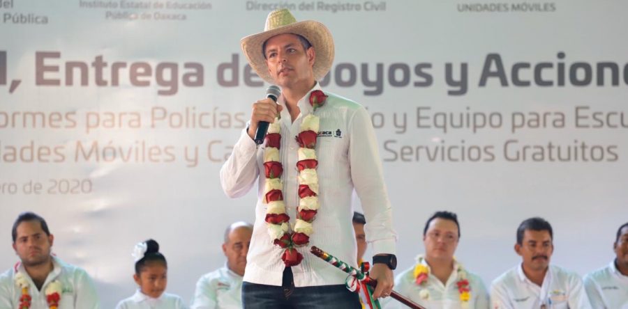 Alejandro Murat Hinojosa refrenda compromiso  con Santa María Colotepec