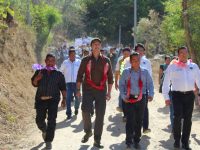 Entrega Coplade ampliación de la red de energía eléctrica en Santa Cruz Zenzontepec