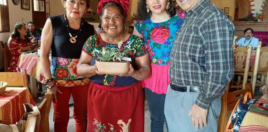 Abigail Mendoza Ruiz, en la portada de Mujeres y Vogue: Alfredo Martínez de Aguilar