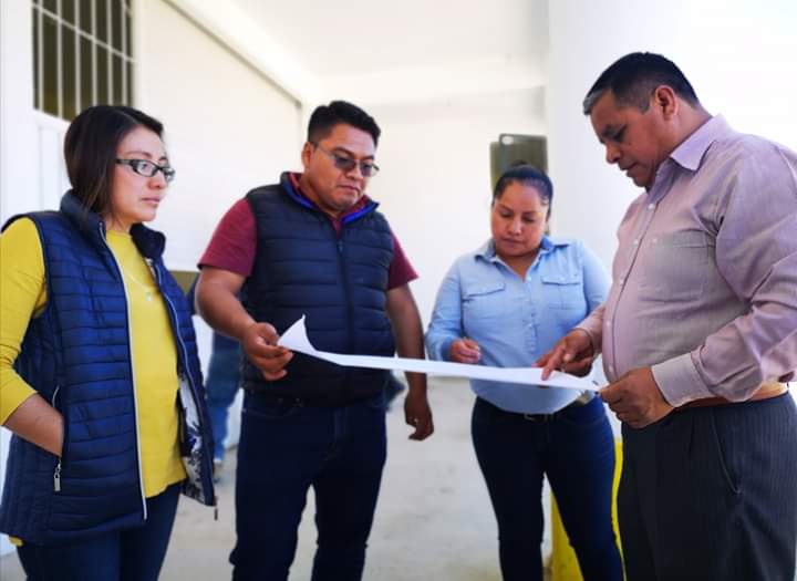 Presidente Municipal y cabildo dan banderazo de inicio a la rehabilitación de mercados en el Barrio San Miguel