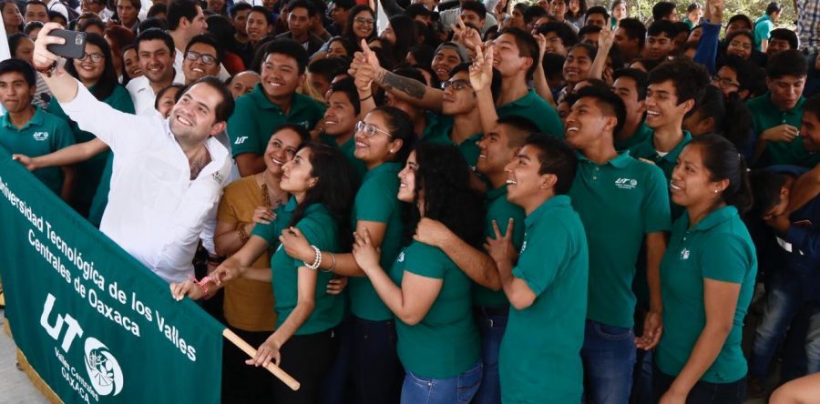 Motiva Raúl Bolaños a jóvenes de UTVCO a transformar y poner a Oaxaca en alto