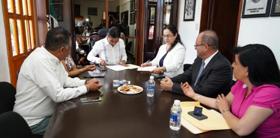 Firman SAPAO y Santa Cruz Xoxocotlán convenio de colaboración