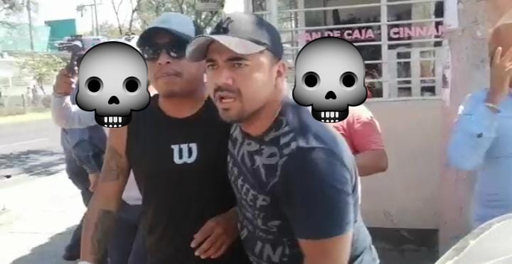 Golpean encapuchados a reporteros y fotógrafos de medios de comunicación