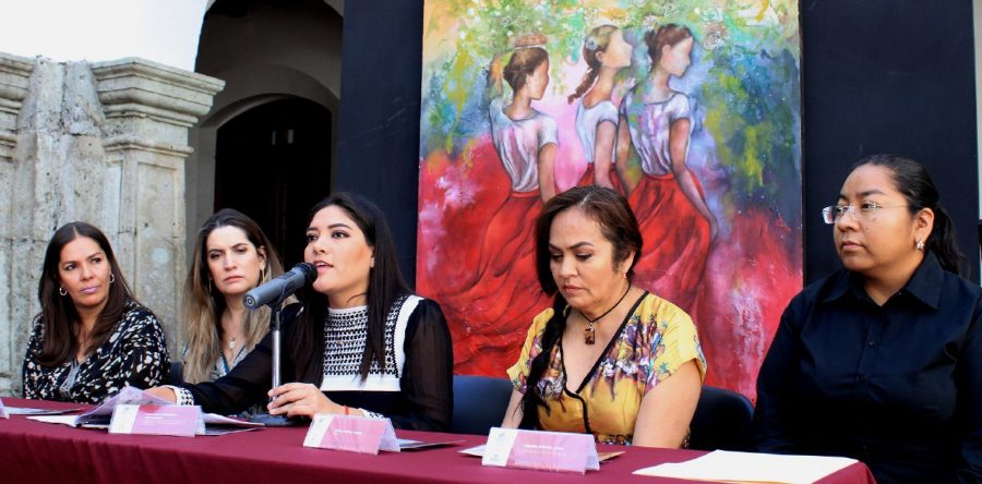 “Reflejos de la Mujer Oaxaqueña”engalanan pasillos del Palacio Municipal
