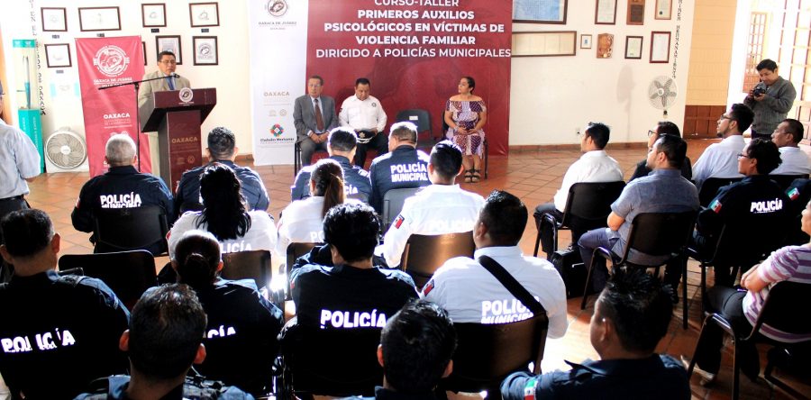 Capacita Gobierno capitalino a policías para atender a víctimas de violencia familiar
