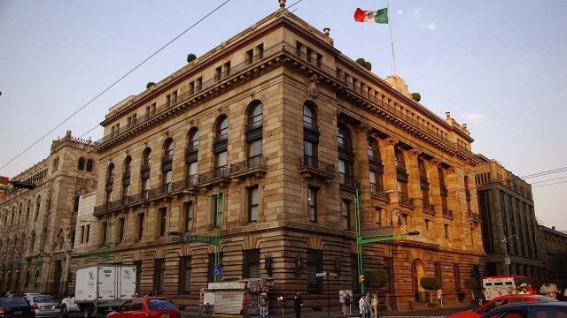 Banxico baja tasa de interés por coronavirus