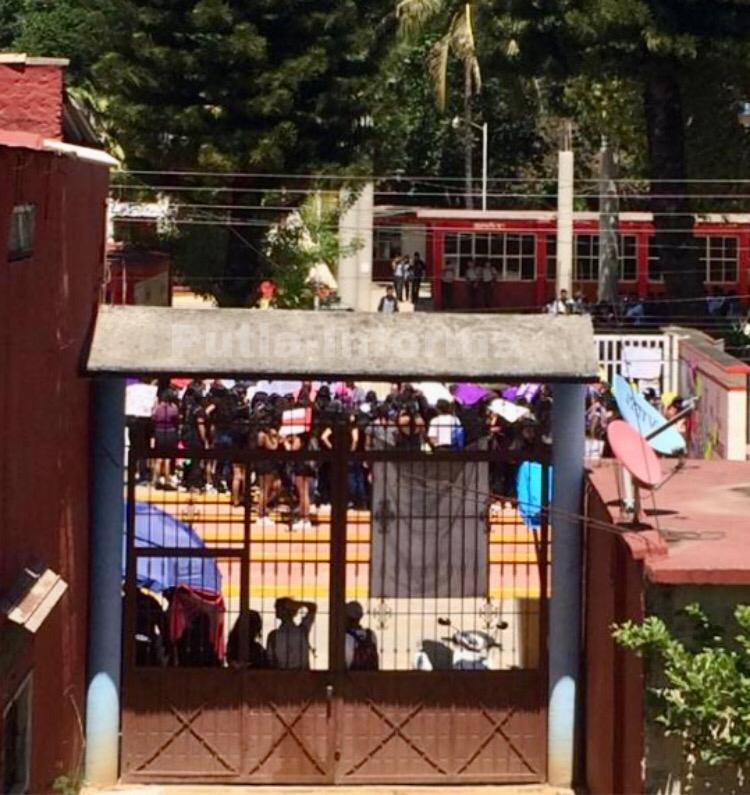 Exigen estudiantes de COBAO destitución definitiva de director en Putla por encubrir a acosadores