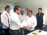 Edil de Tlaxiaco recibió constancia de validación del plan de desarrollo municipal