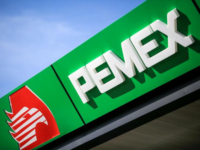 Caída del petróleo conducirá a un recorte de calificación a Pemex