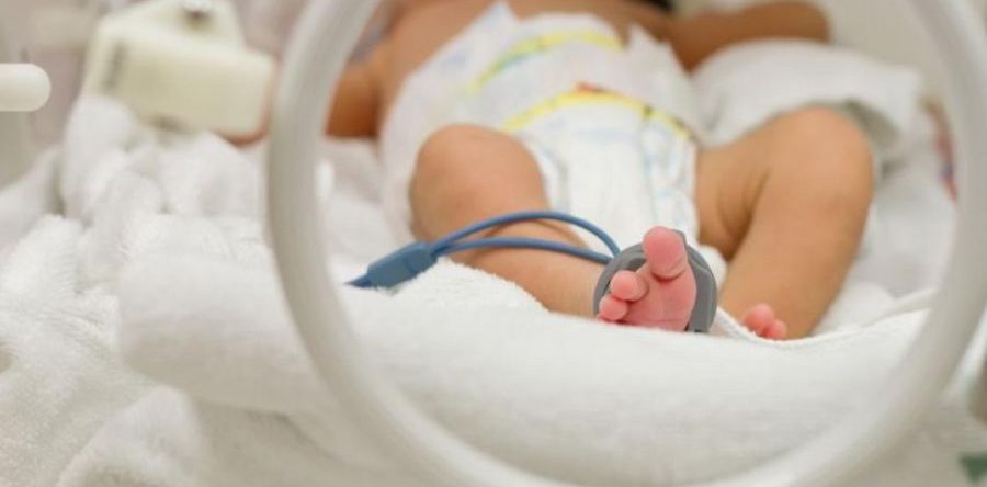 Investigan muerte de bebé por neumonía, sería Covid-19