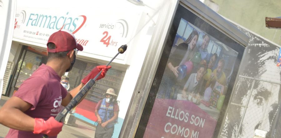 Intensifica Ayuntamiento desinfección de espacios públicos de Oaxaca de Juárez