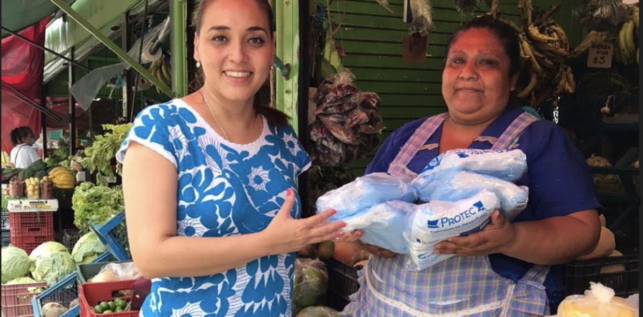 Donación de cubrebocas y pescado en Salina Cruz: Alfredo Martínez de Aguilar