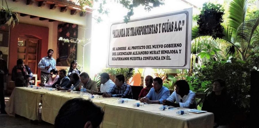 ¡Votamos por ustedes, no nos fallen!: Transportistas turísticos: Alfredo Martínez de Aguilar