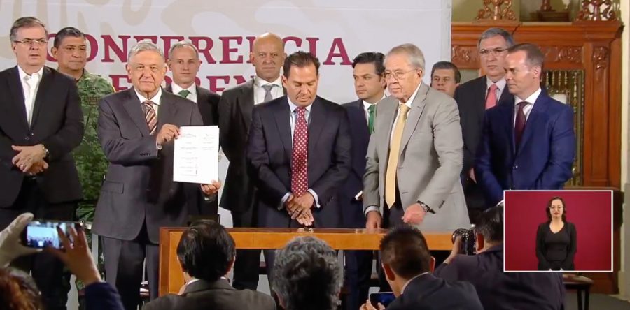 AMLO y hospitales privados firman convenio para atender Covid-19