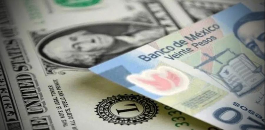 Peso se fortalece 2.05%; cotiza en 24.11 unidades por dólar