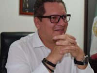 ¡A la madre!: Ernesto Ruiz.