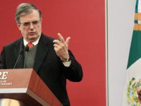 Espera México segundo cargamento de equipo médico desde China Ebrard