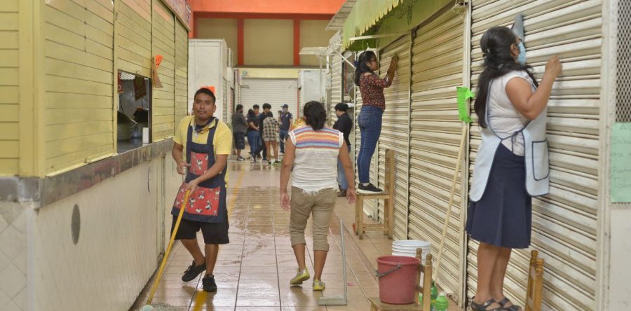 Ante COVID-19, refuerza Ayuntamiento capitalino programa de desinfección en mercados