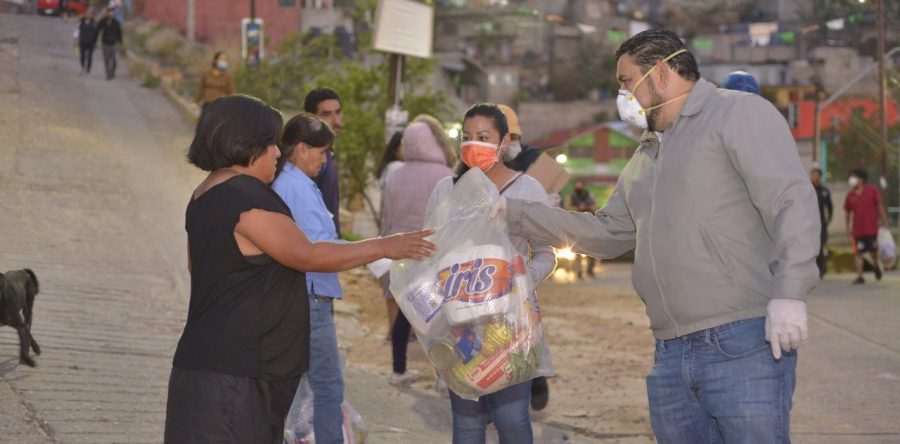Reciben familias de San Martín Mexicapam apoyos alimenticios del Ayuntamiento por COVID-19